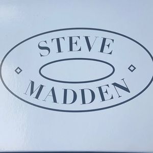 I’m selling a pair of sliver crystal Steve Madden heels.